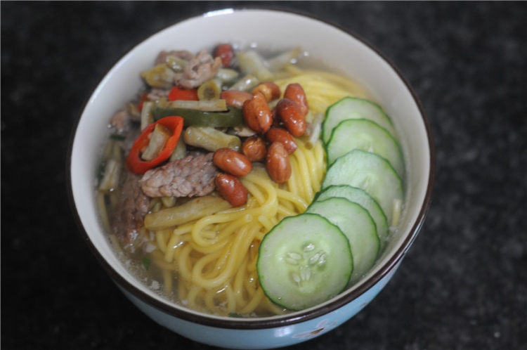 酸豆角胡萝卜面步骤12