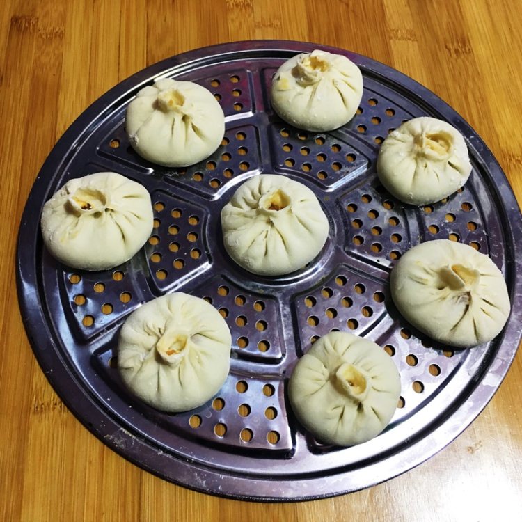 蟹黄虾仁汤包步骤8
