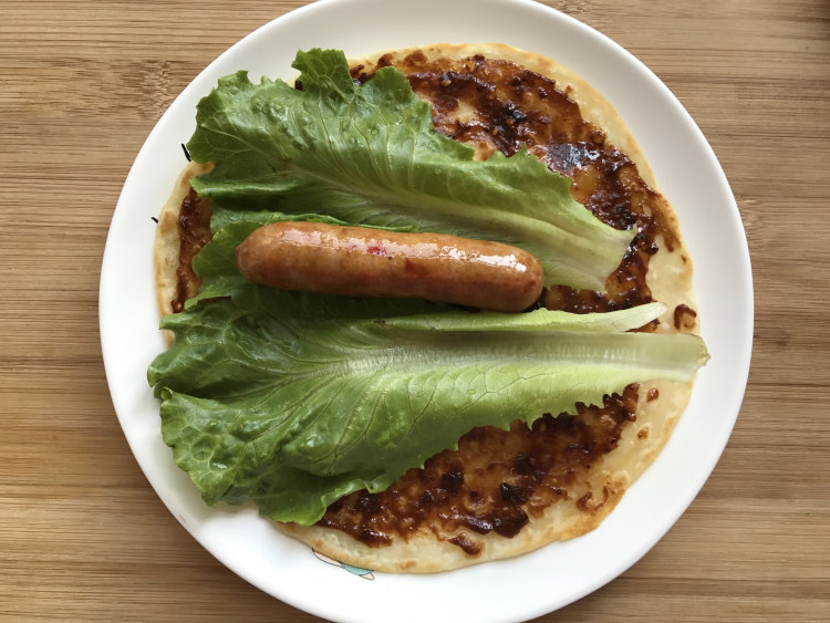 鸡蛋灌饼香肠卷步骤17