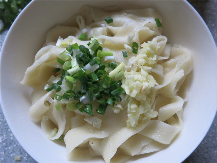 陕西特色美食--油泼面步骤12