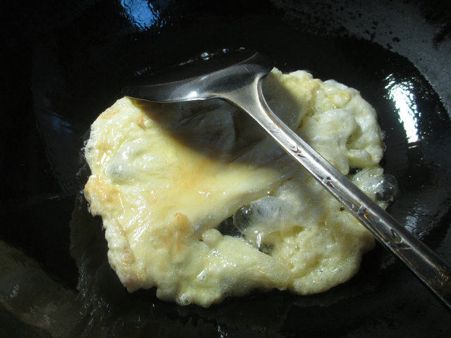 蟹味菇鸡蛋炒面步骤6