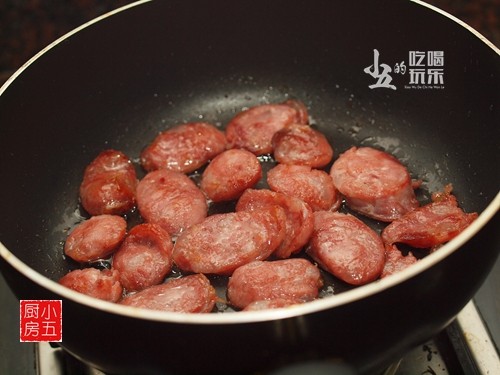 蒜片煎香肠步骤6