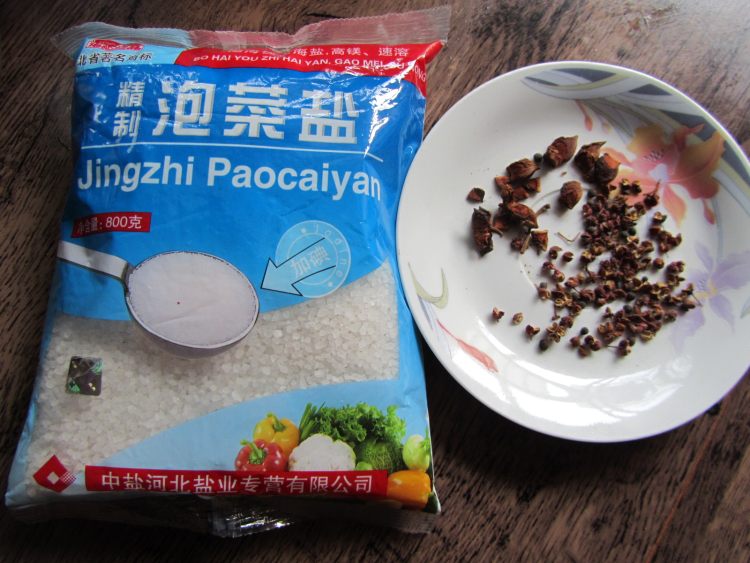 盐焗鹌鹑蛋步骤1