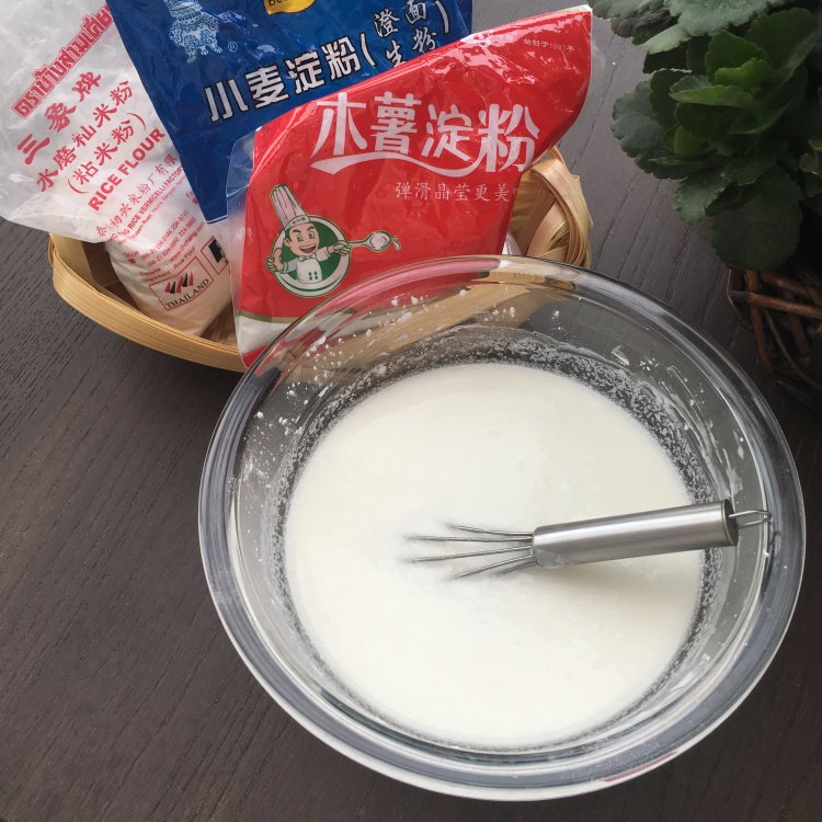 粤式鸡蛋肉丝肠粉步骤1