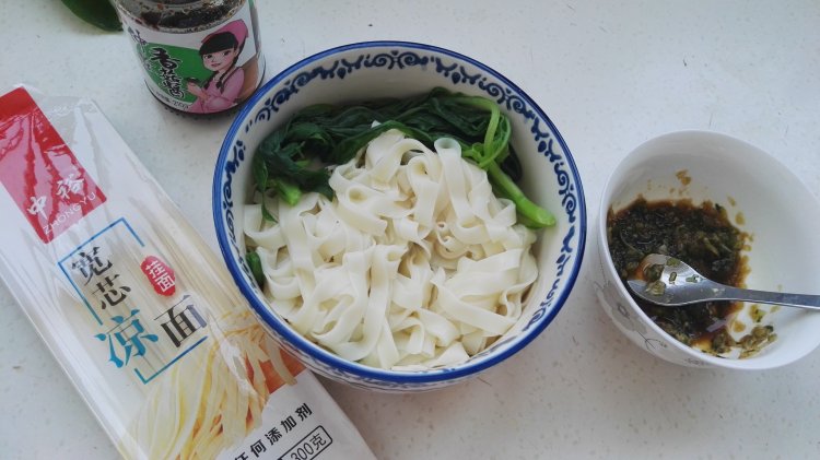 超快手凉面条步骤13