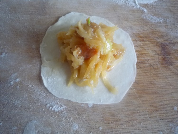 玉瓜虾仁馅煎饺步骤12