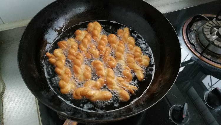 自制小麻花步骤15