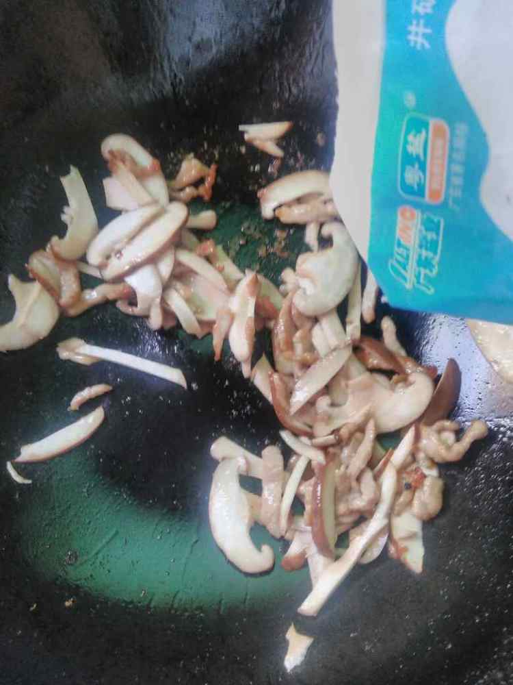香菇肉丝面步骤7