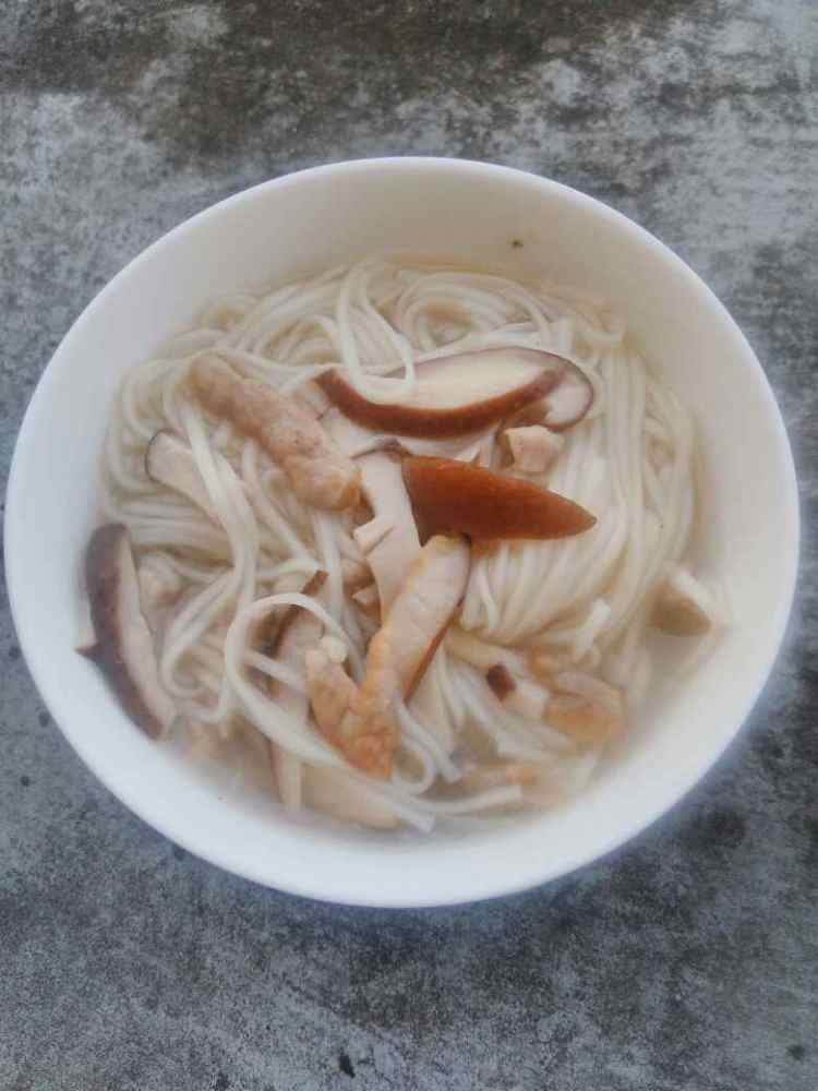 香菇肉丝面步骤12