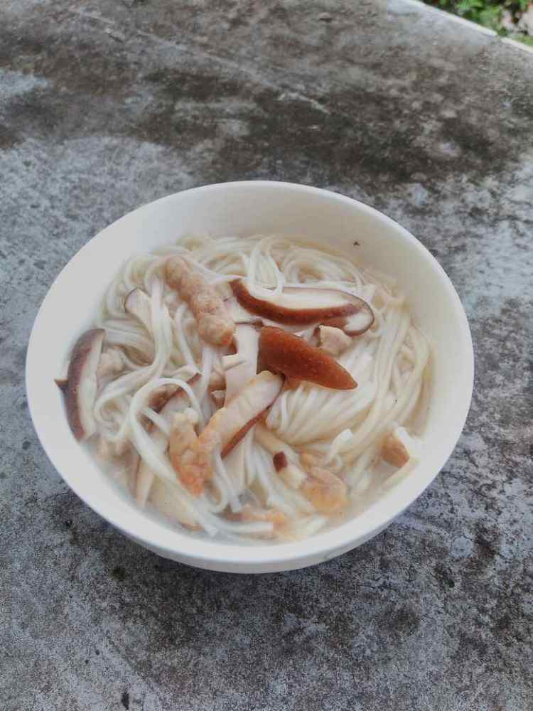 香菇肉丝面步骤13