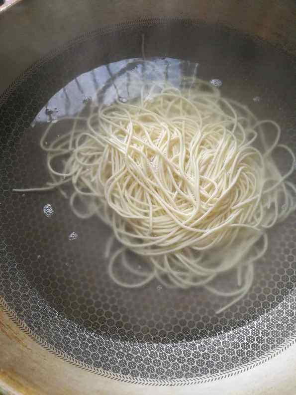 酱油炒面步骤1