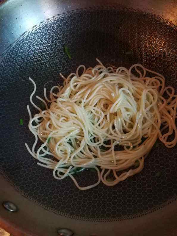 酱油炒面步骤6