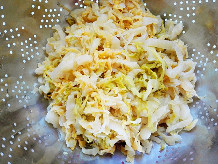 酸菜炒米粉步骤2
