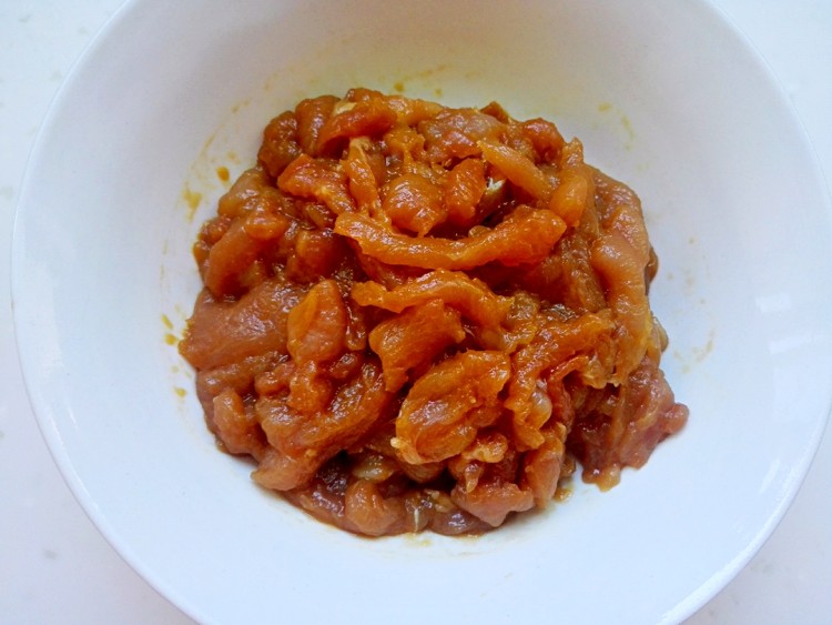 酸菜炒米粉步骤3