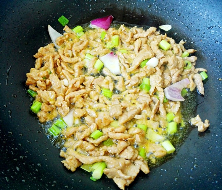 酸菜炒米粉步骤7