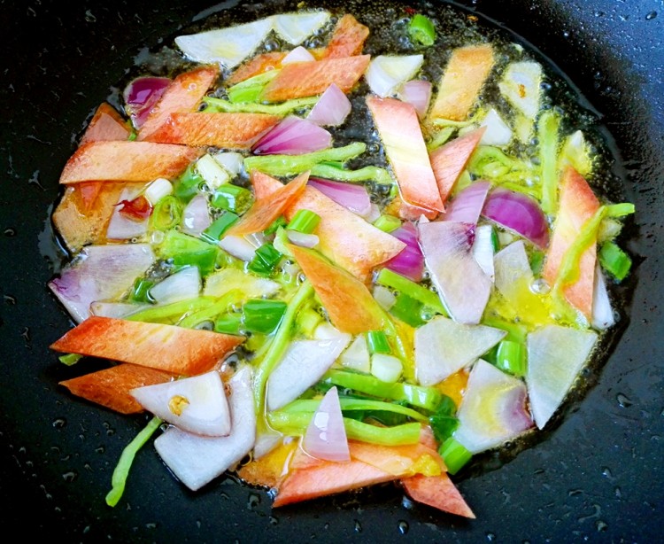 酸菜炒米粉步骤9