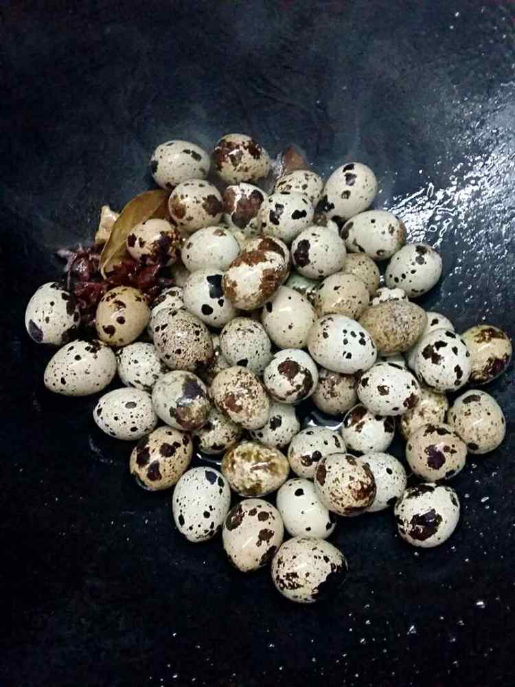 啤酒鹌鹑蛋步骤3