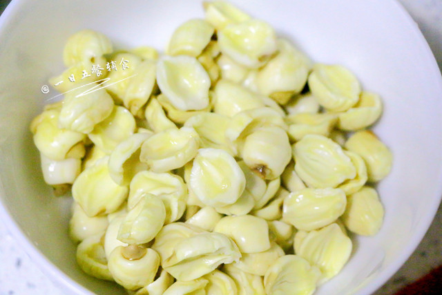 南瓜莲子薏米牛奶饼步骤1