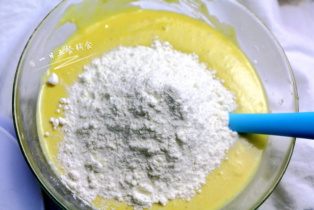 南瓜莲子薏米牛奶饼步骤6