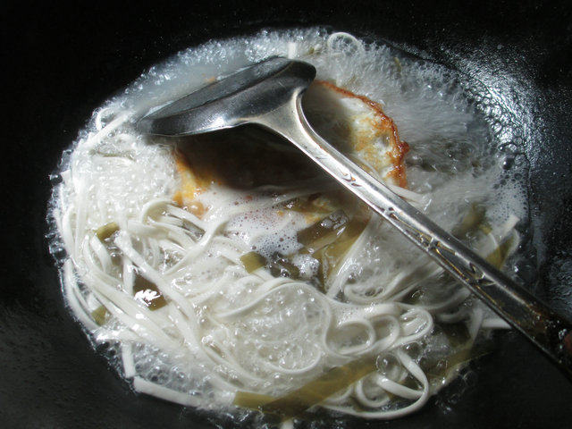 鸡蛋海带汤面步骤3