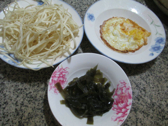 鸡蛋海带汤面步骤1