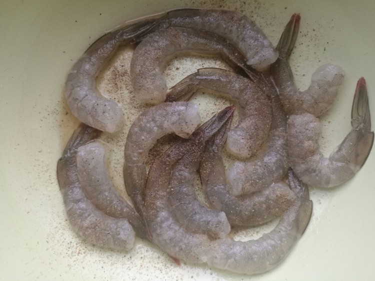 凤梨烤虾串步骤3