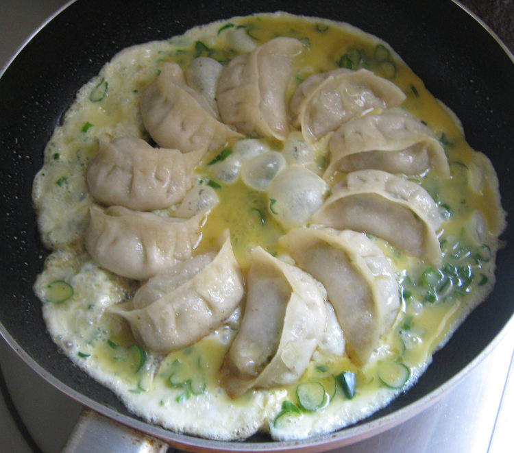蛋煎饺步骤9