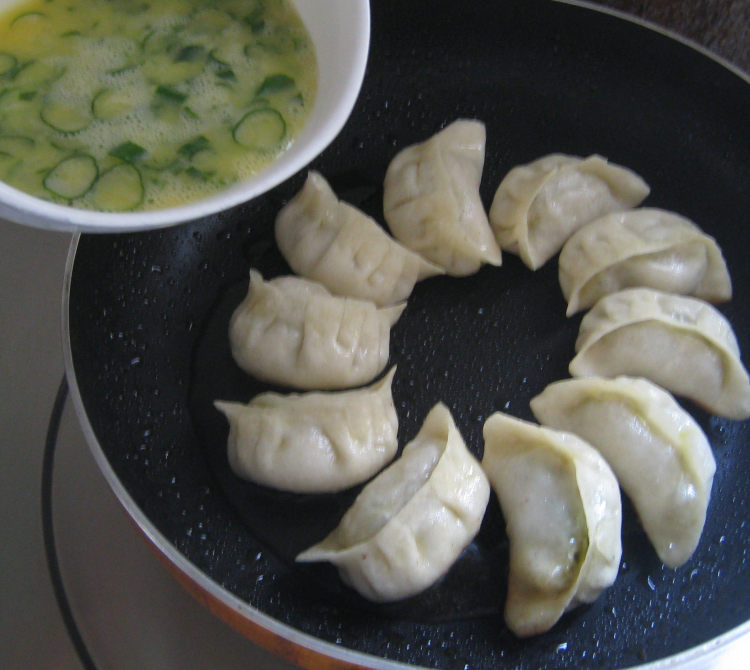 蛋煎饺步骤8