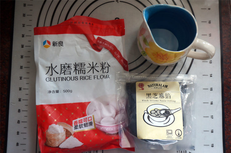 椰汁黑芝麻汤圆步骤1