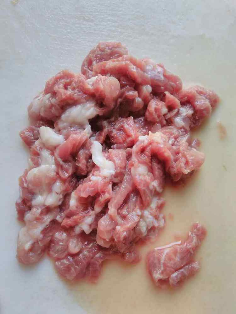 菌菇肉丝面步骤1