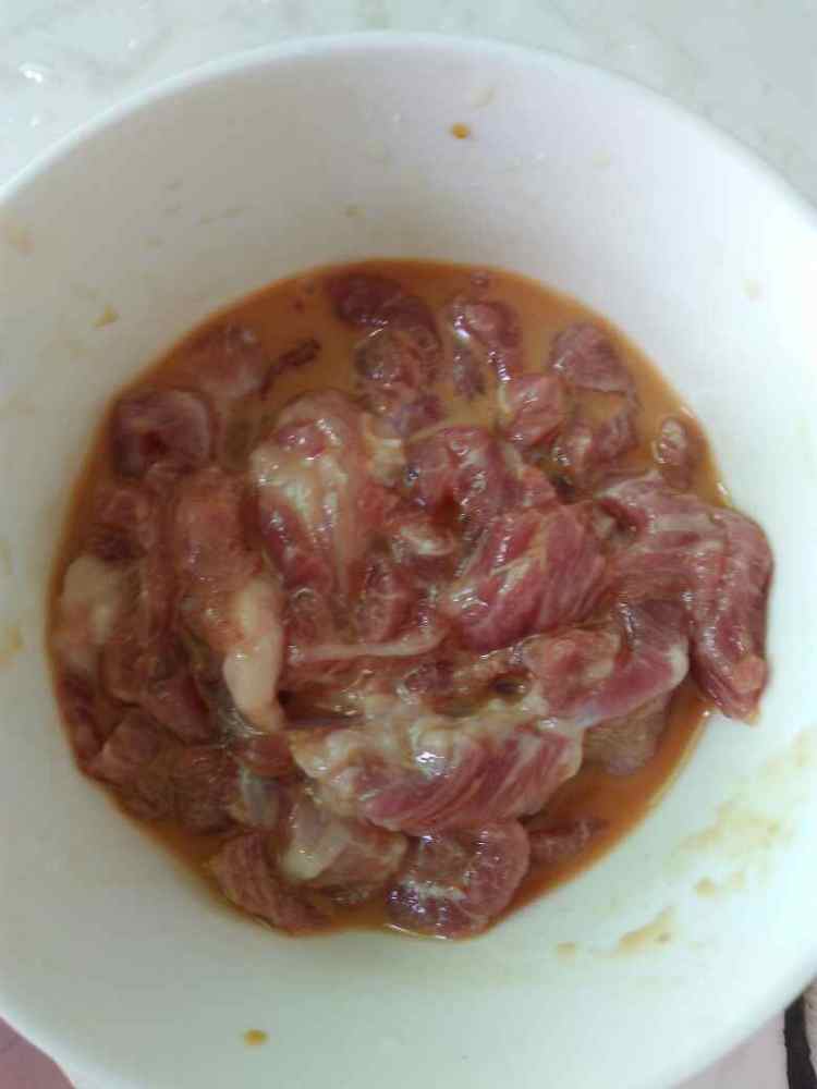菌菇肉丝面步骤3