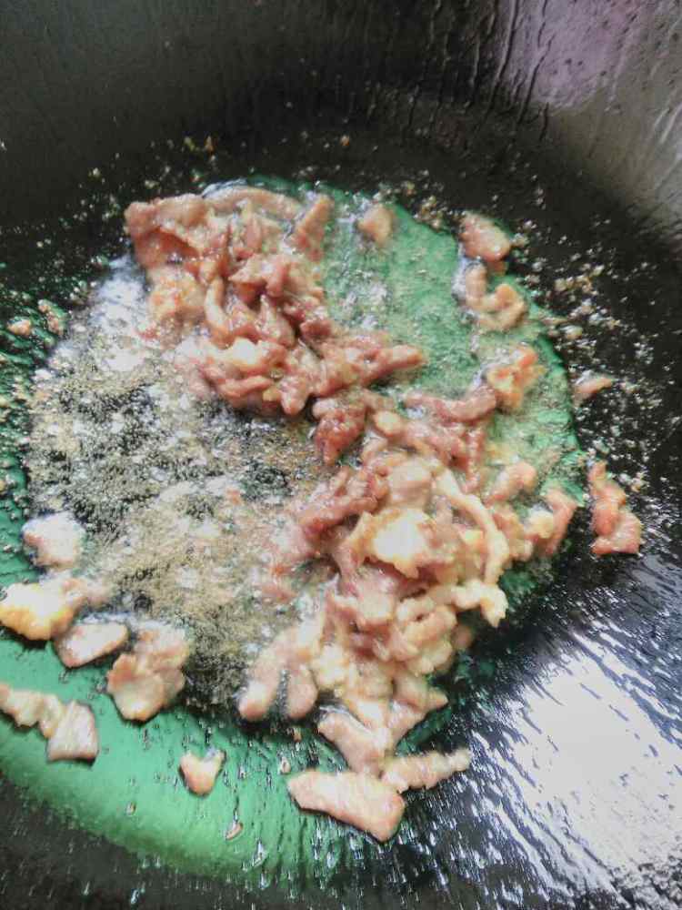 菌菇肉丝面步骤8