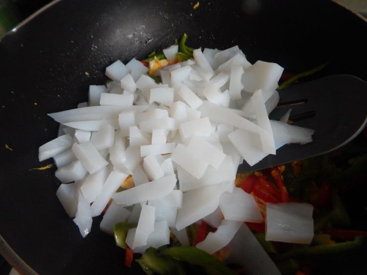 青椒鸡蛋炒凉粉步骤8
