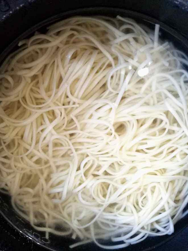 鸡蛋酱打卤面步骤1