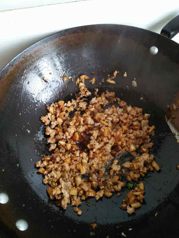 香菇肉酱面步骤5