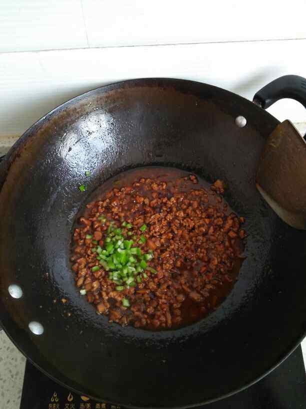 香菇肉酱面步骤8