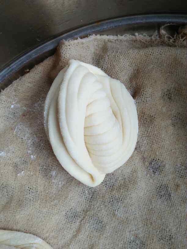 奶油海螺花卷步骤8