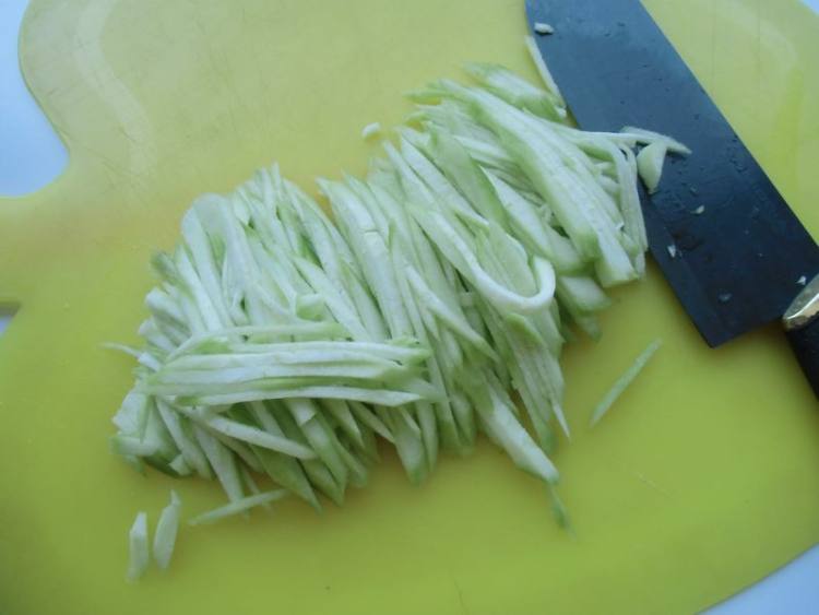 丝瓜蛋饼#盛夏餐桌#步骤2