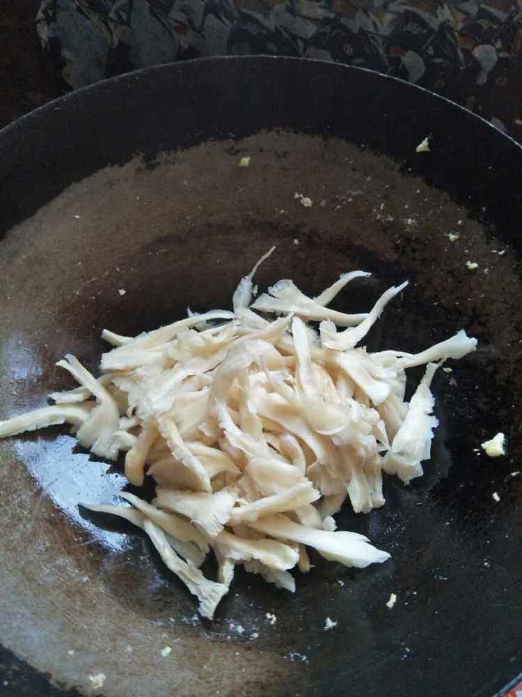 蘑菇肉丝面步骤5