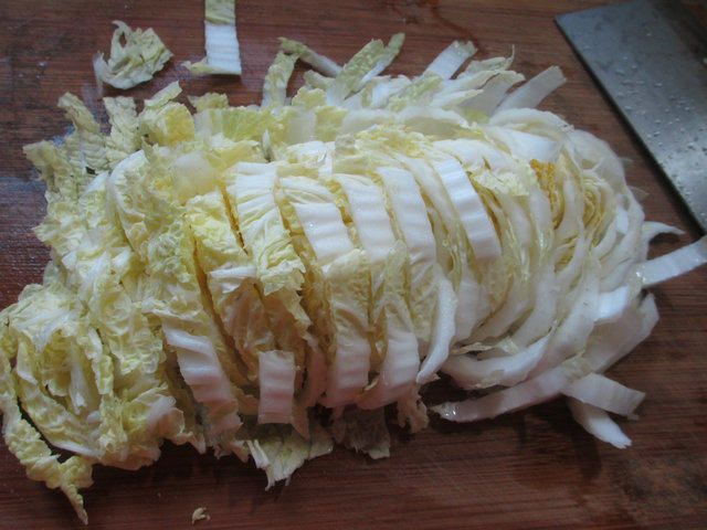香菇猪肉娃娃菜炒面步骤3