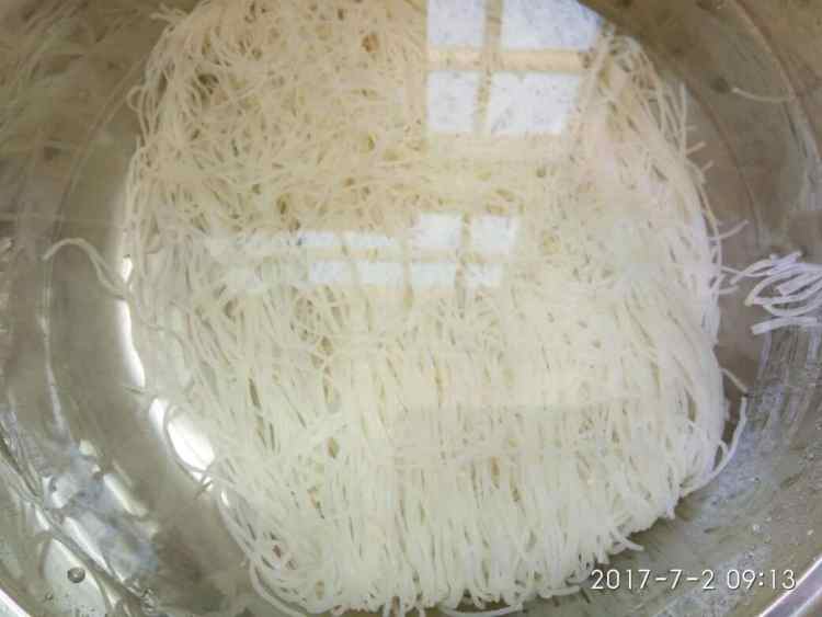 湿捞米粉步骤2