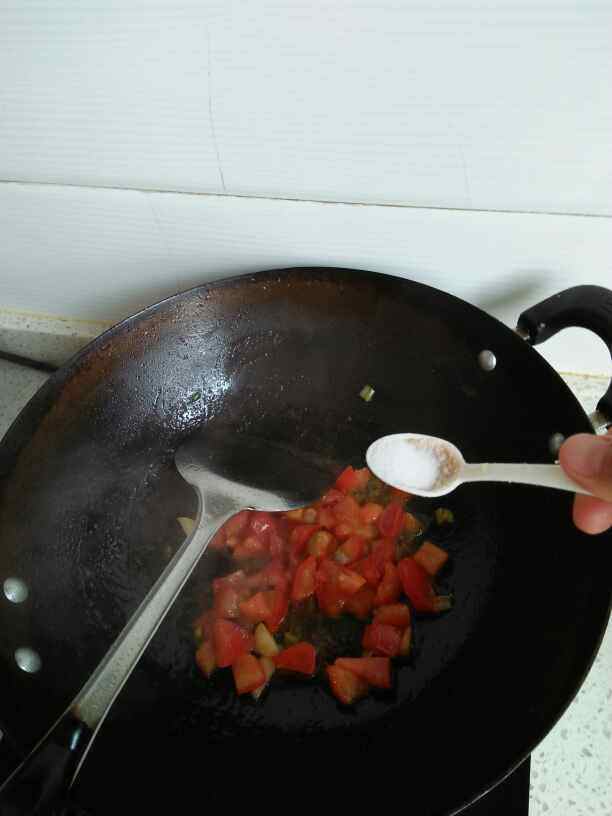 西红柿酸汤剪刀面步骤4