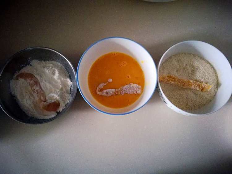 酥炸鸡柳步骤5