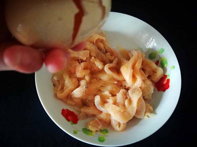 酥炸鸡柳步骤2