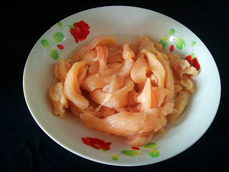 酥炸鸡柳步骤1
