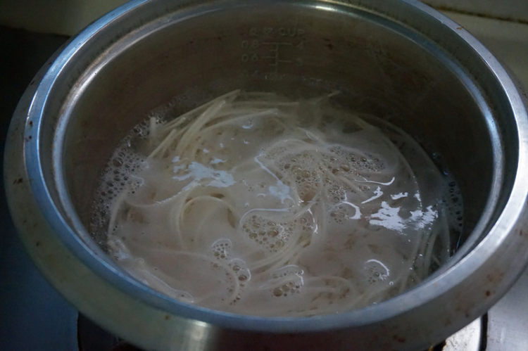 葱油拌面步骤7