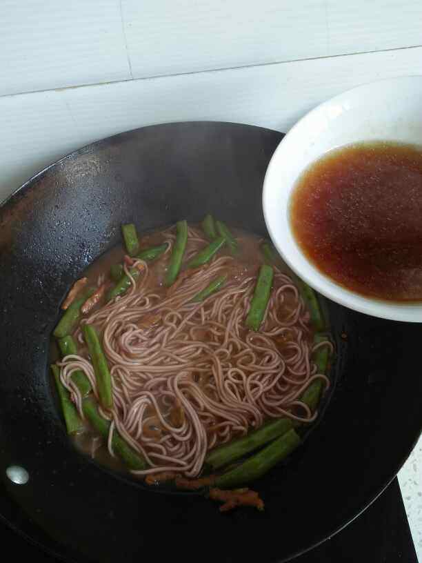 豆角焖面步骤16