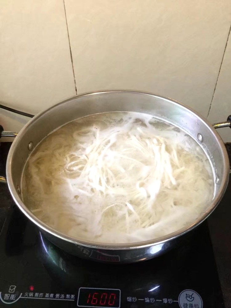 炸酱捞面步骤12