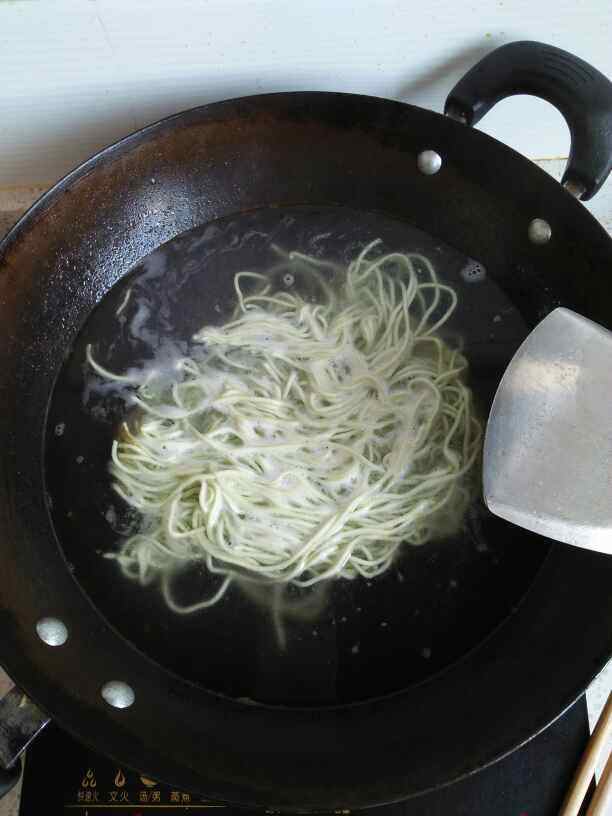 菠菜汤面步骤10