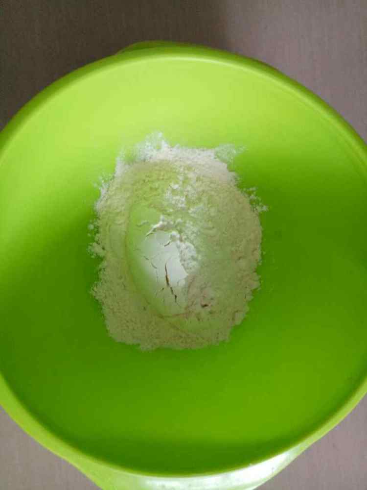 鸡蛋黑芝麻卷饼步骤1